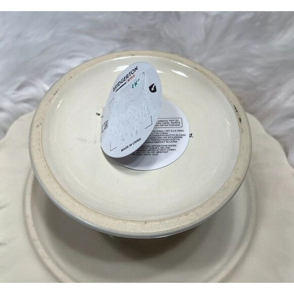 NWT Bridgerton Floral Logo Cake Stand - Picture 6 of 6